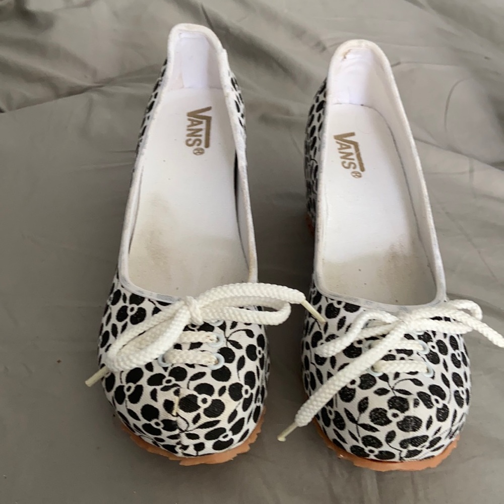 Black and white wedges size 8